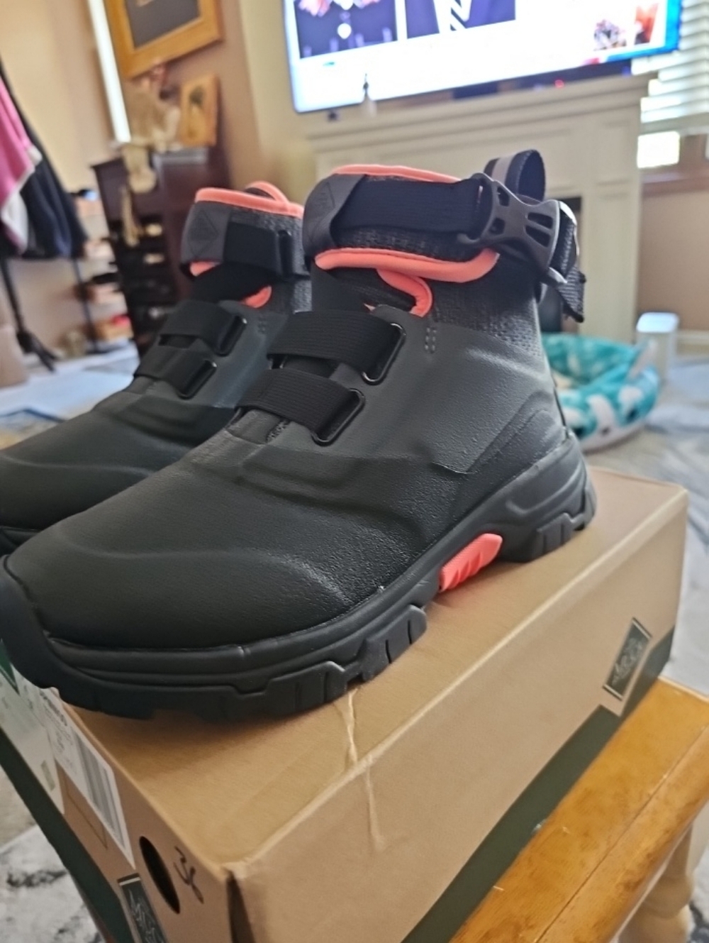 Muck Boots Black Waterproof with Coral Accents Size 6 New